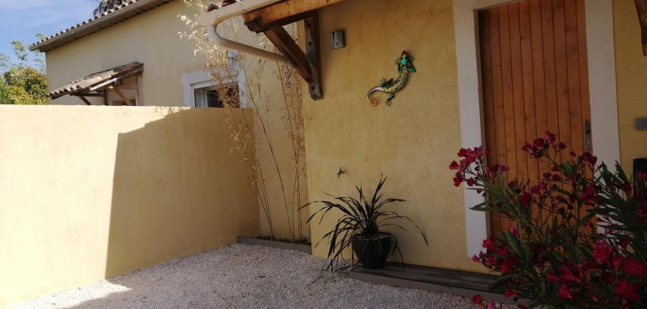 Maison F2, Neuve Au Calme Avec Jardinet La Crau Exterior photo